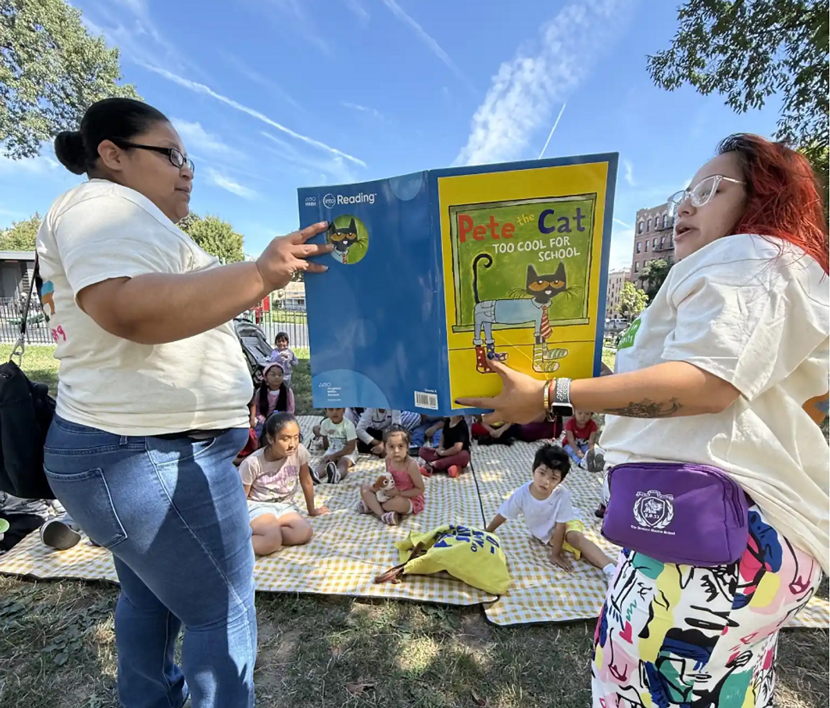 Solo el 33% de los estudiantes de cuarto grado en Estados Unidos comprenden la lectura al nivel esperado para su edad, y menos del 23% son niños latinos. LINC trabaja para cerrar esta brecha promoviendo la alfabetización desde la primera infancia. Créditos: Anny Ruiz Huayamabe